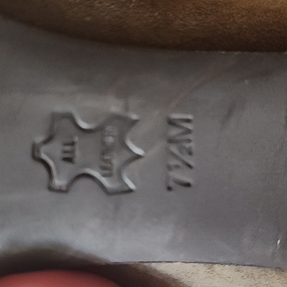 Tory Burch Brown Suede Heels with Logo Detail - Picture 6 of 6